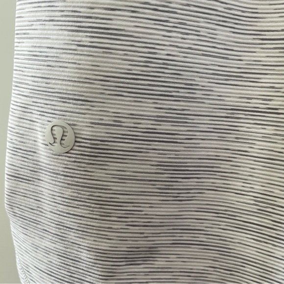 [2] Lululemon Athletica Grey & White Stripe On The Fly Skirt Women’s Like New - Picture 11 of 13